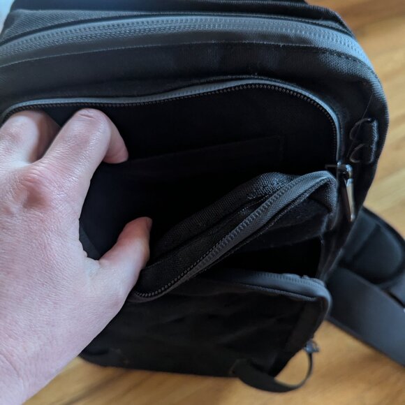 VAULTEK LifePod 2.0 SlingBag (bag only) - Brand New, Black - Picture 3 of 14